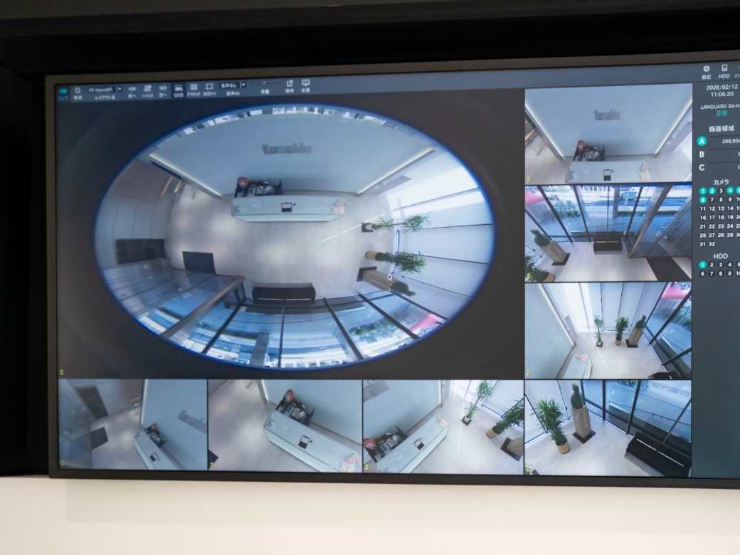 モニターに映る監視映像