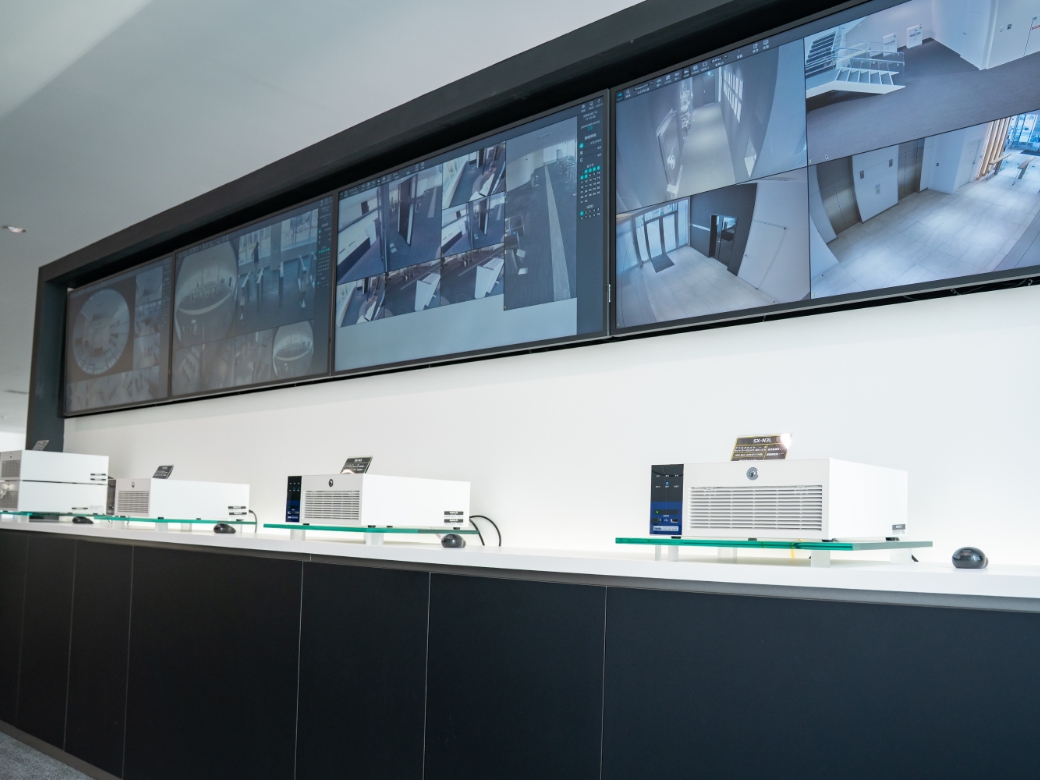 モニターに映る監視映像